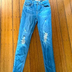 Levi super skinny ripped jeans
